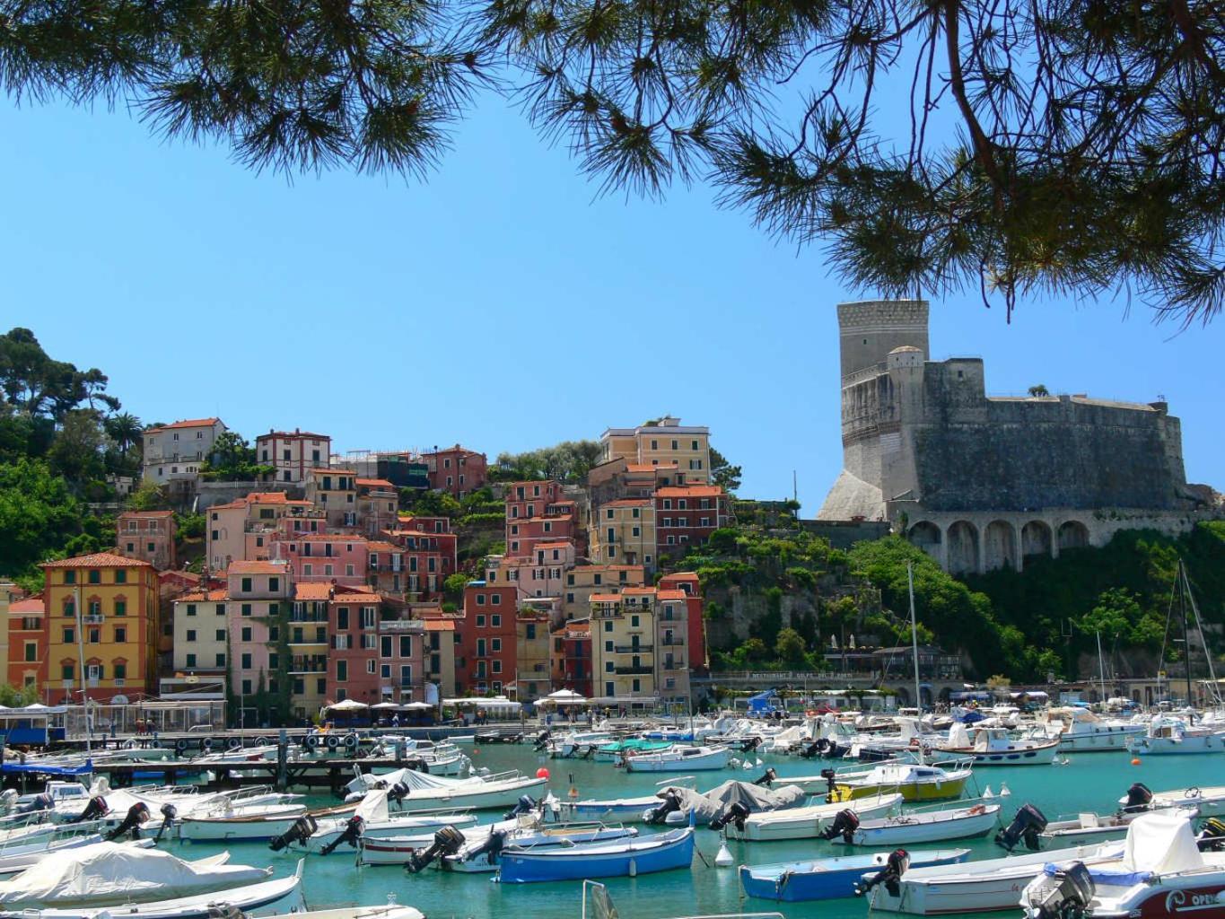 Affittacamere "In Piazzetta Da Vasco" レーリチ エクステリア 写真