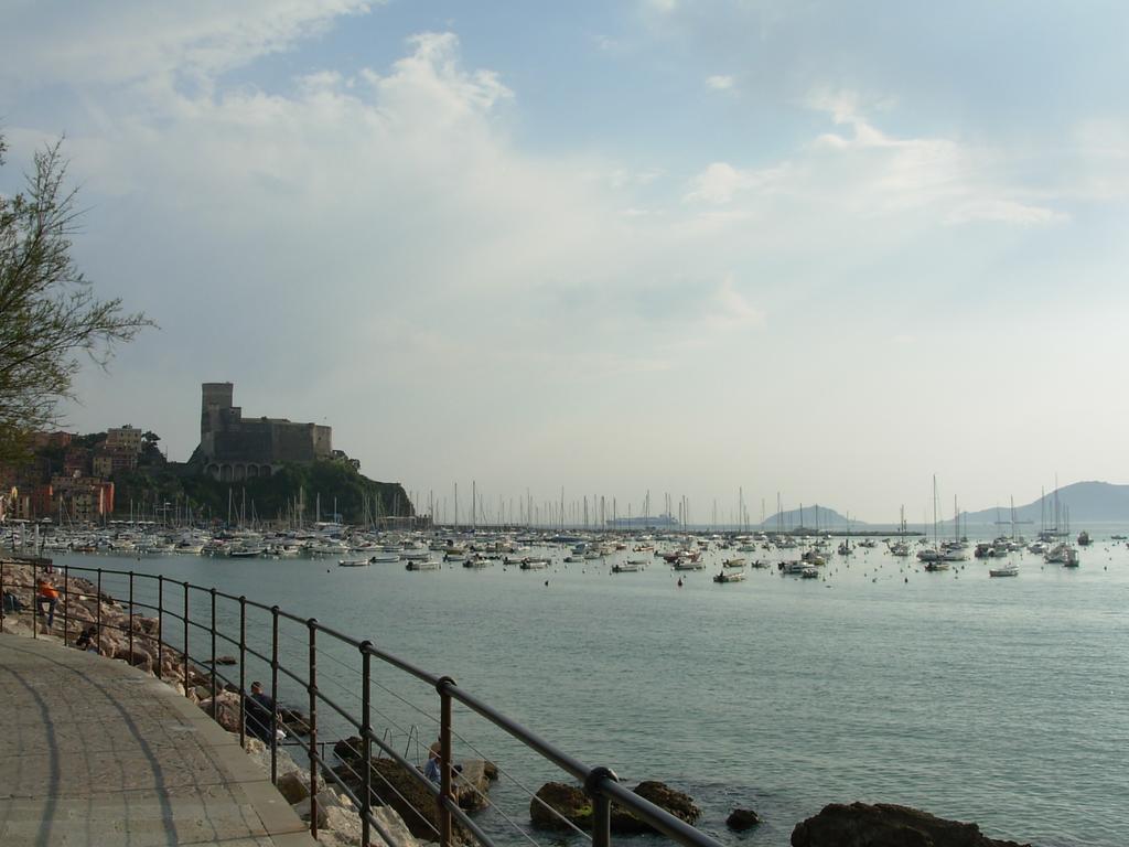 Affittacamere "In Piazzetta Da Vasco" レーリチ エクステリア 写真